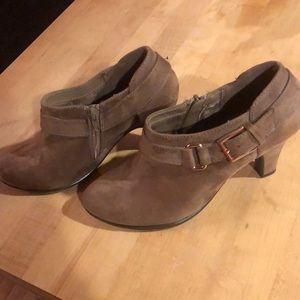 Aerosoles suede booties